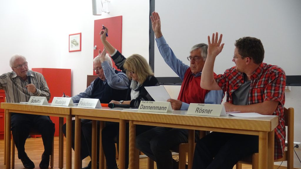 Bild der JuryDie Jury, von Links: Jury-Leiter Lutz Schultz (Weilheim Teck), Burghard Rudolph (Freiberg a.N.), Agi Fleischmann (Bamberg), Fritz Dannenmann (Reutlingen), Philipp Rösner (Schwäbisch Hall)